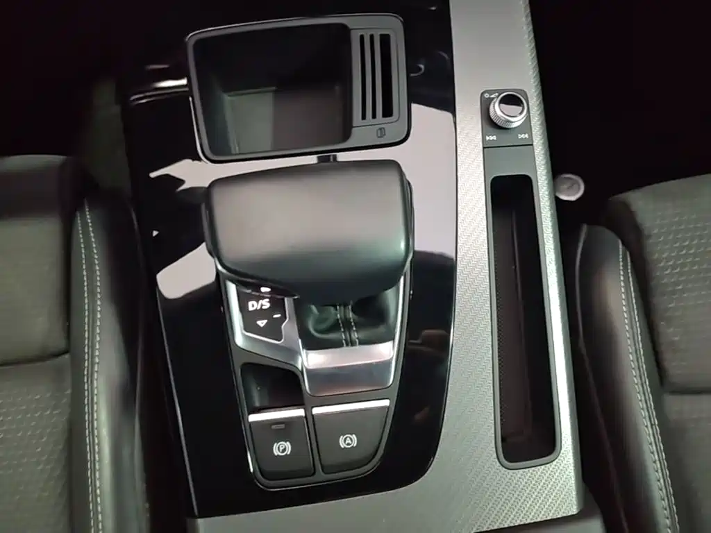 Audi Q5L Sportback — миниатюра 14