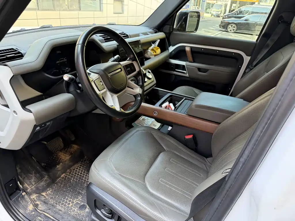 Land Rover Defender — миниатюра 8