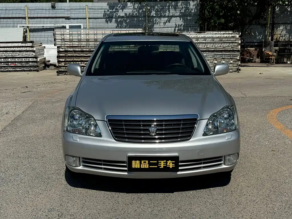 Toyota Crown — миниатюра 3