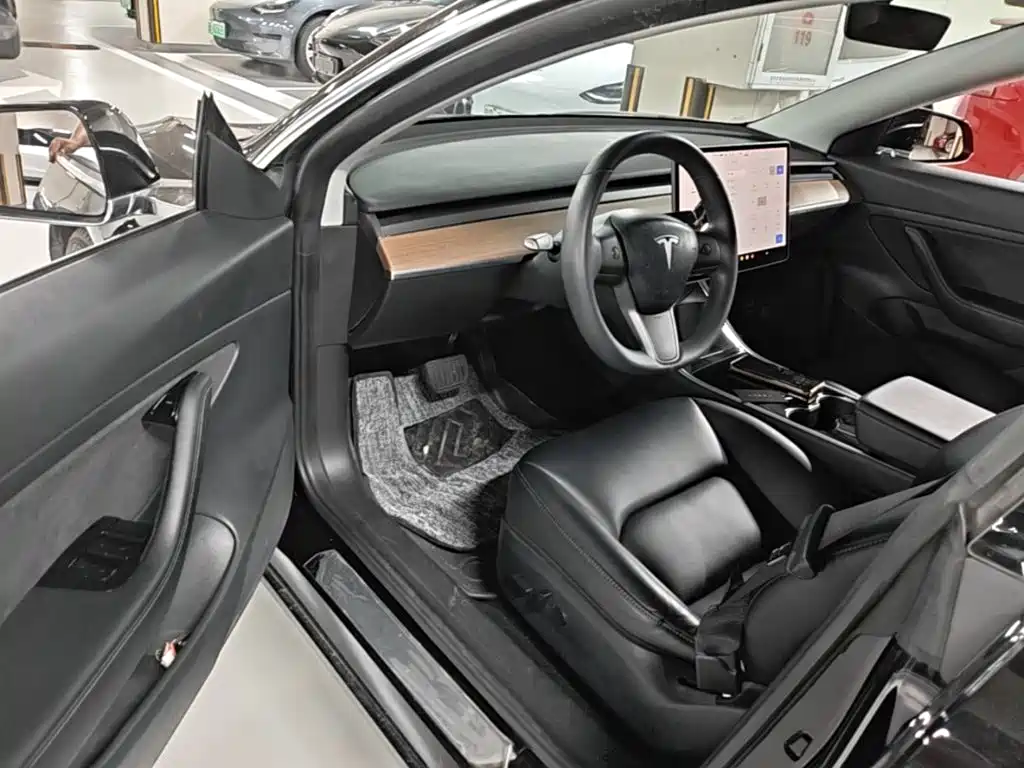 Tesla Model 3 — миниатюра 16