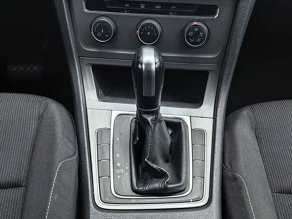 Volkswagen Golf — миниатюра 13