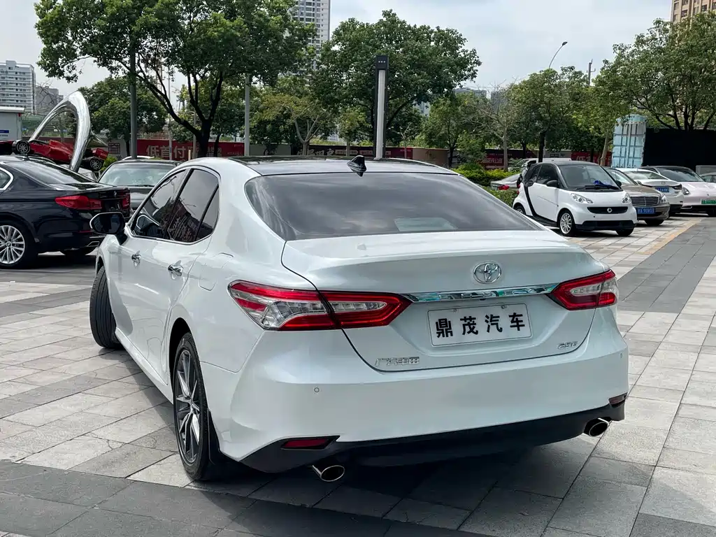 Toyota Camry — миниатюра 6