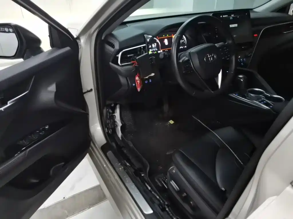 Toyota Camry — миниатюра 16