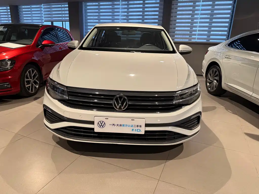 VOLKSWAGEN BORA