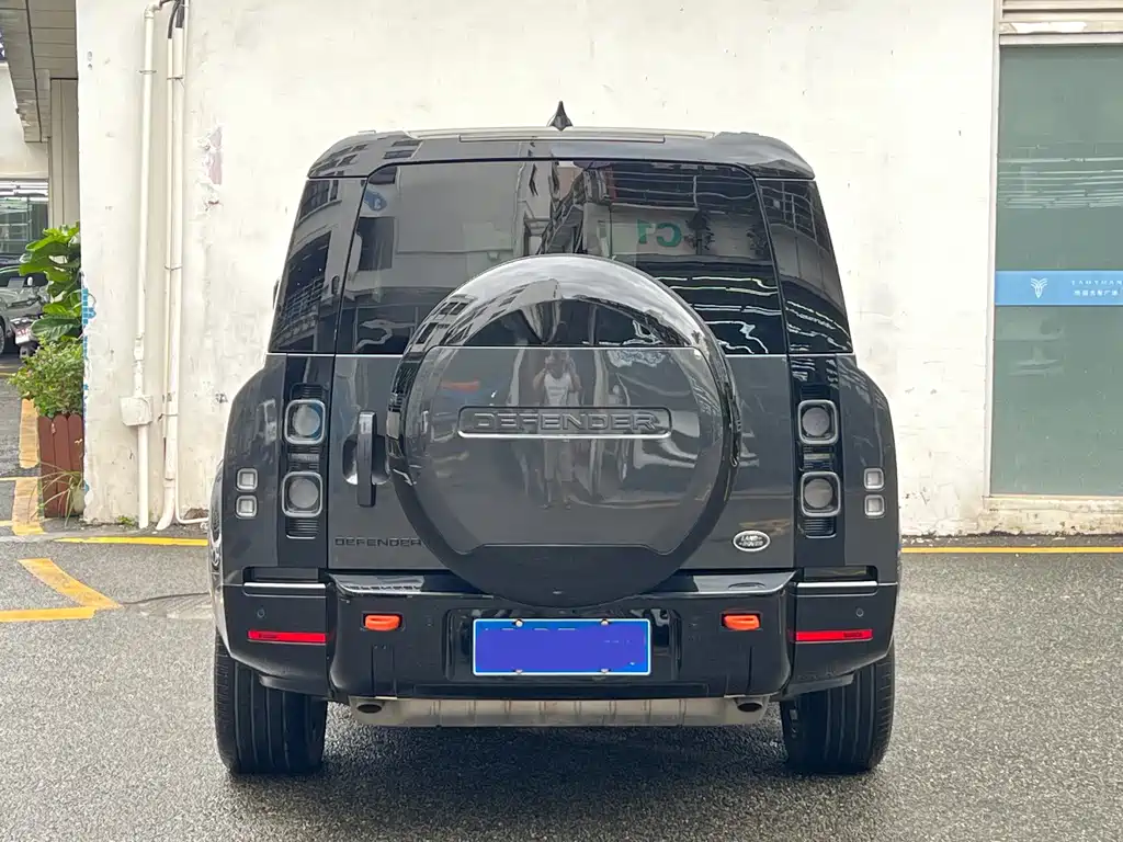 Land Rover Defender — миниатюра 8