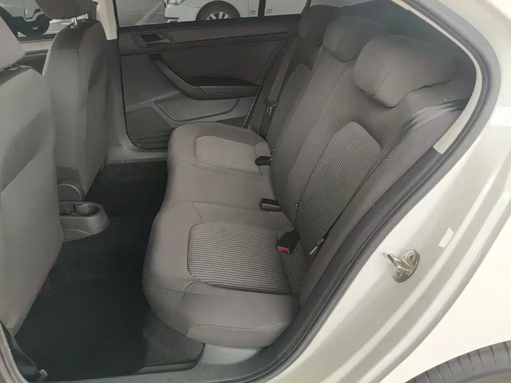 Volkswagen Santana — миниатюра 17