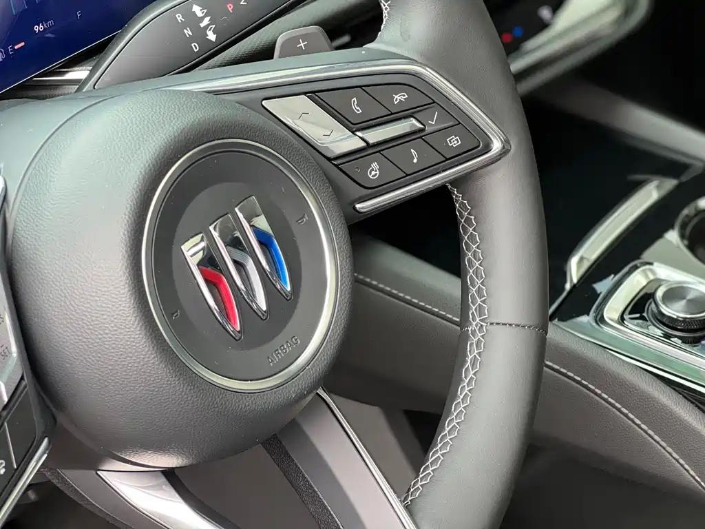 Buick Envision Plus — миниатюра 13