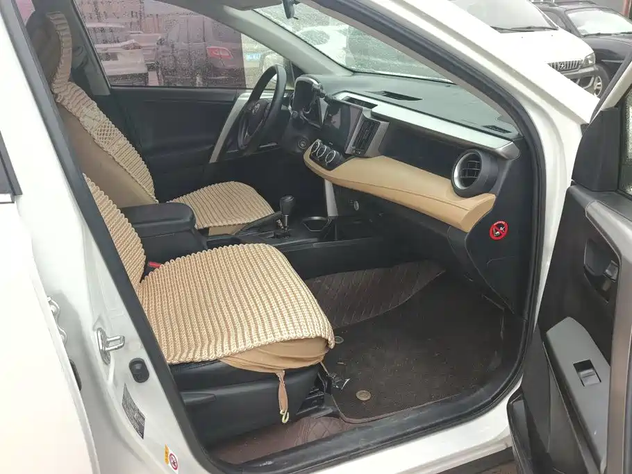 Toyota RAV4 — миниатюра 8