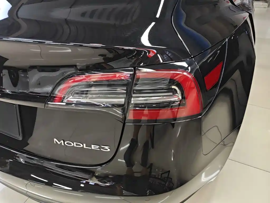 Tesla Model 3 — миниатюра 8