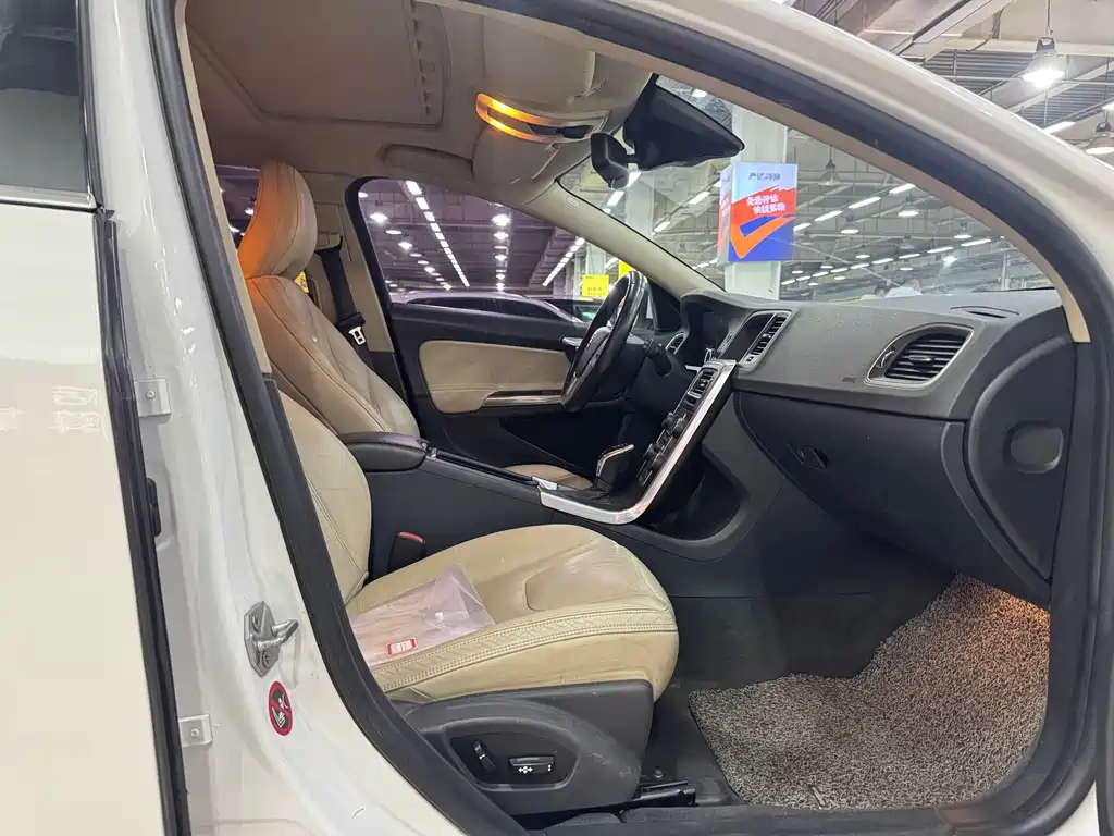 Volvo V60 T5 Smart Leisure Edition, фото 11