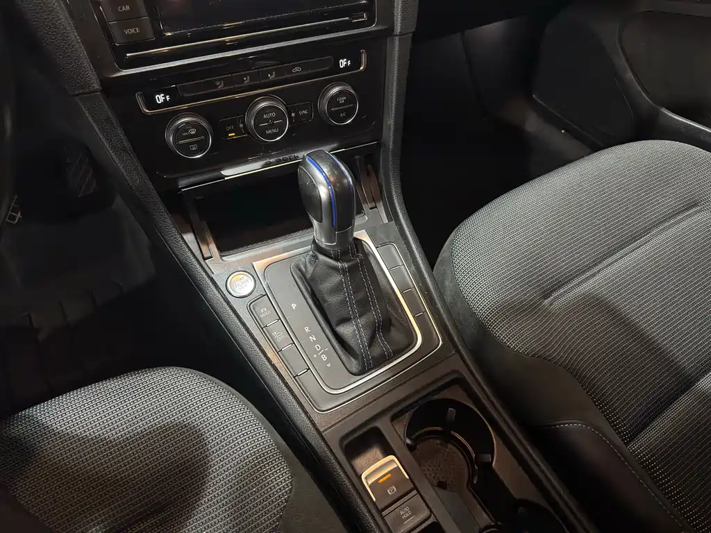 Volkswagen Golf EV — миниатюра 15