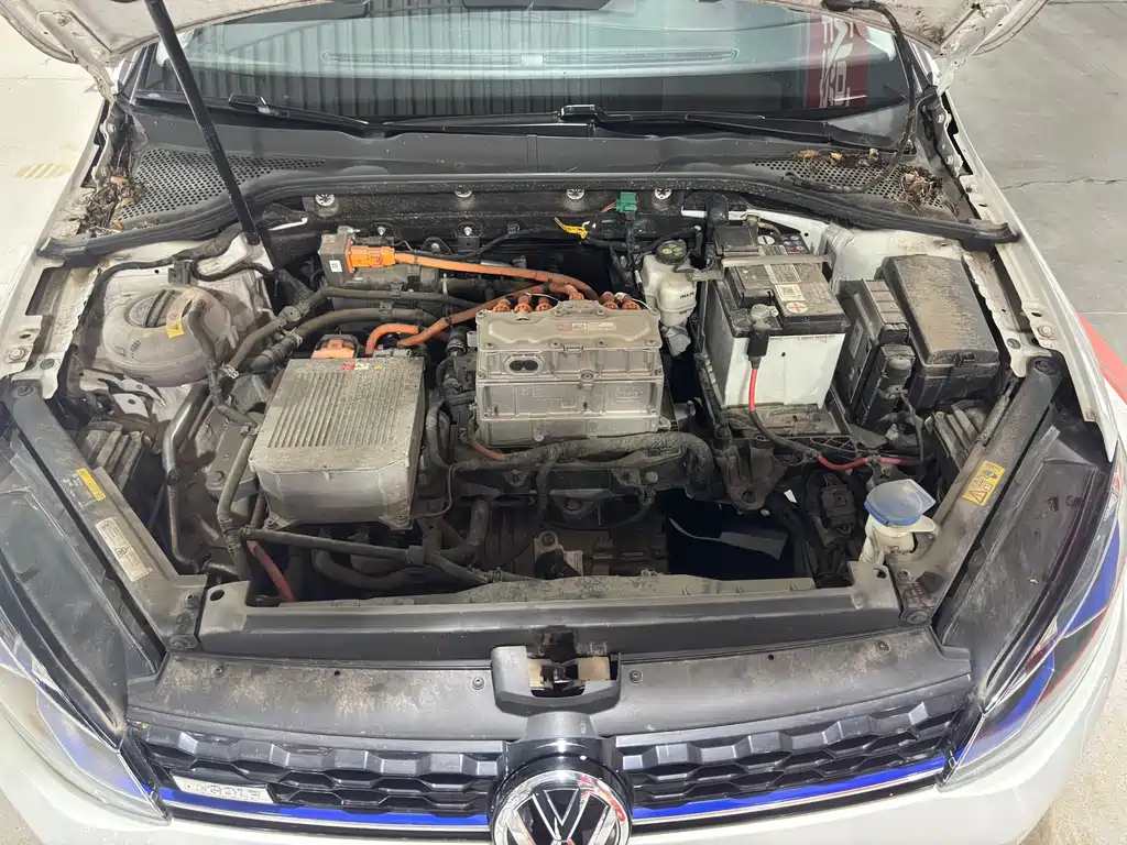 Volkswagen Golf EV — миниатюра 24