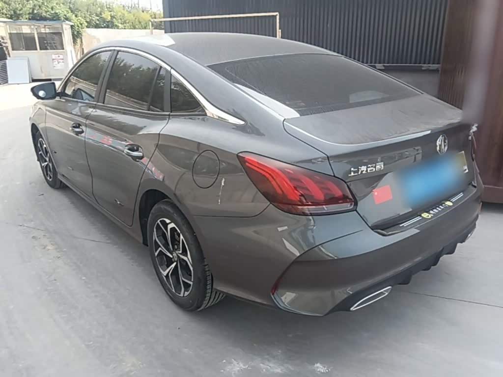 MG MG5 1.5 л 2023 г. Серебристо-серый, пробег 7800 км