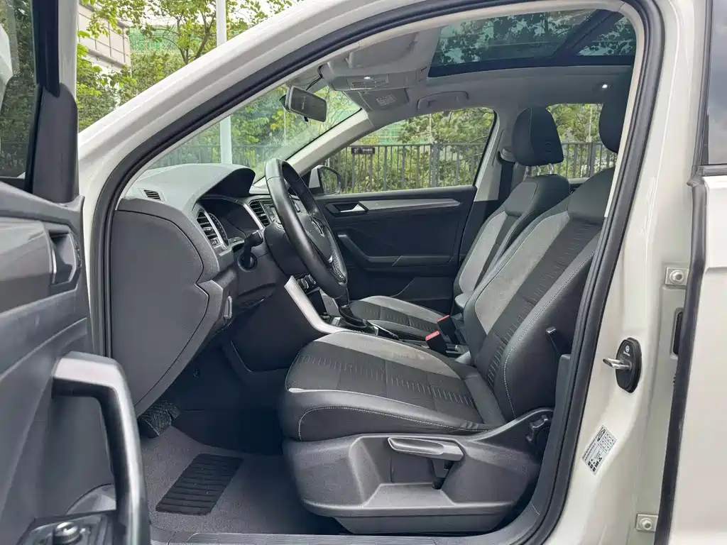 Volkswagen T-Roc — миниатюра 4