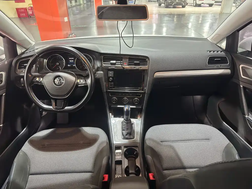 Volkswagen Golf EV — миниатюра 11