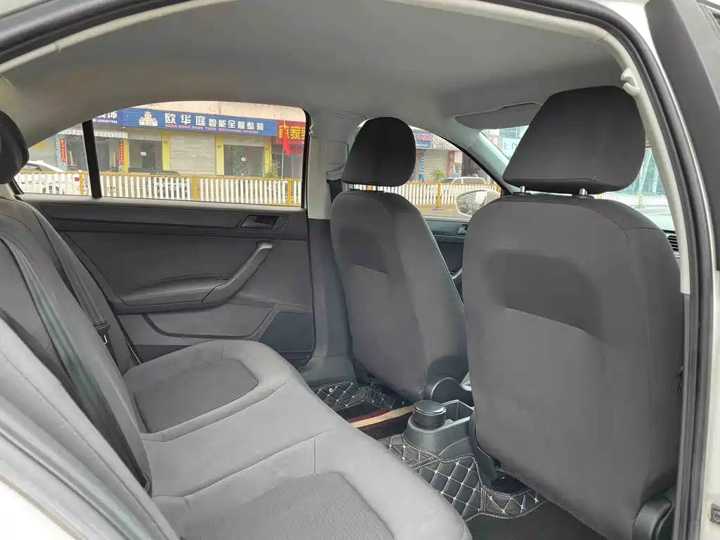 Volkswagen Santana — миниатюра 8