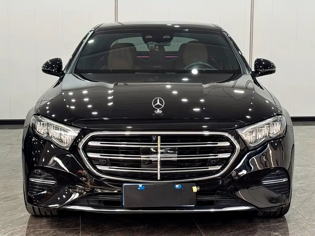 Mercedes-Benz E-Class — миниатюра 3