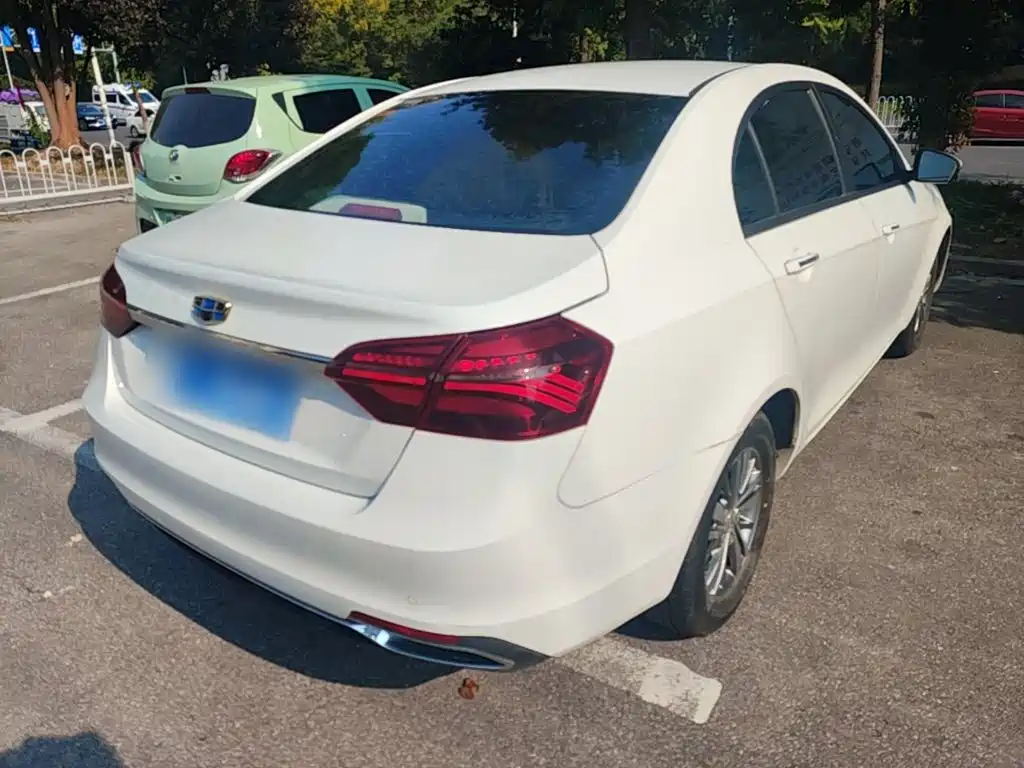 Geely Emgrand — миниатюра 7