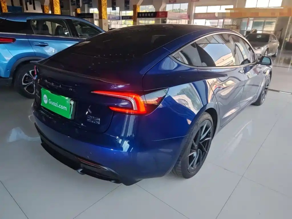 Tesla Model 3 — миниатюра 7
