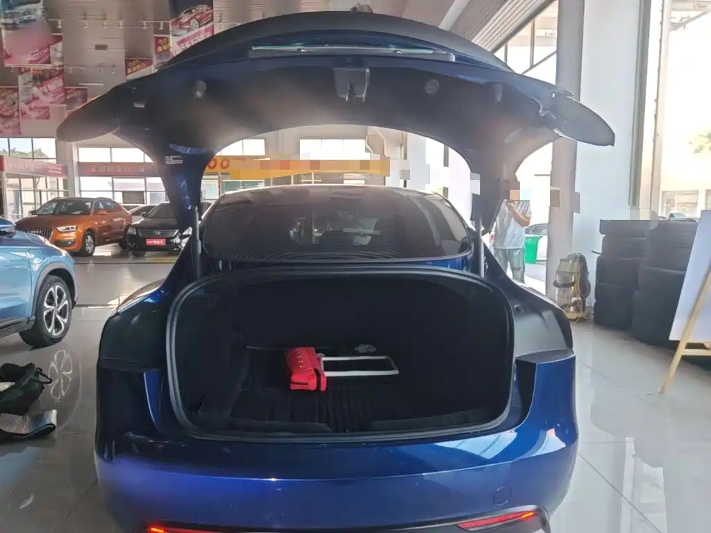 Tesla Model 3 — миниатюра 19