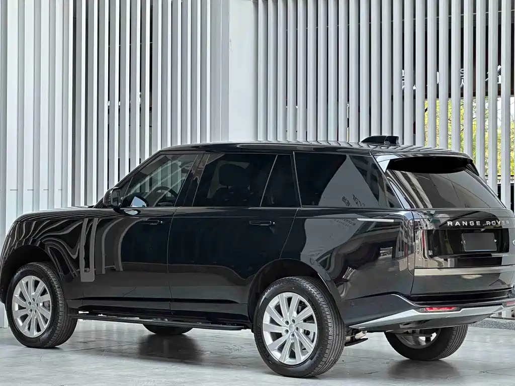 Land Rover Range Rover 2025 3.0 L6 400PS Long Wheelbase мест