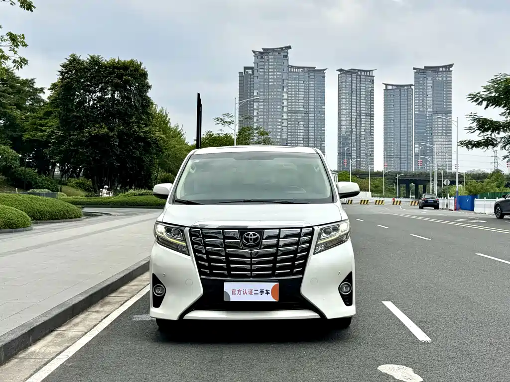 Toyota Alphard — миниатюра 2