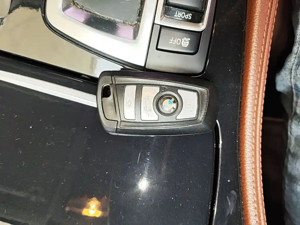 BMW 5 Series — миниатюра 9