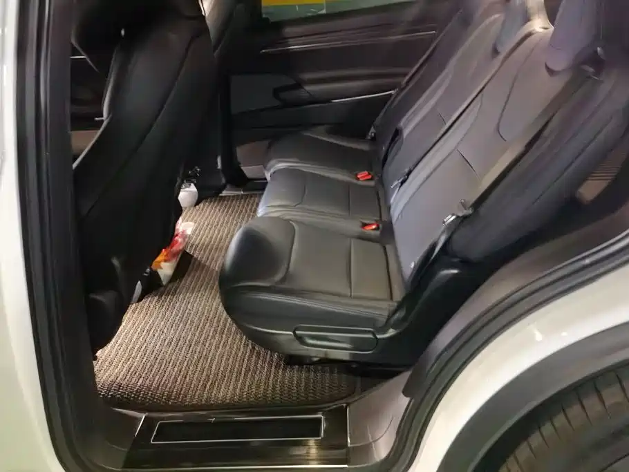 Tesla Model X — миниатюра 11