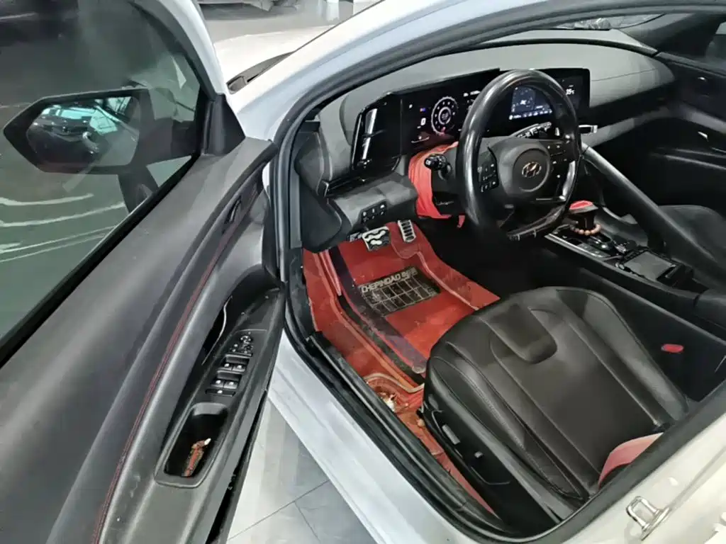 Hyundai Elantra — миниатюра 16
