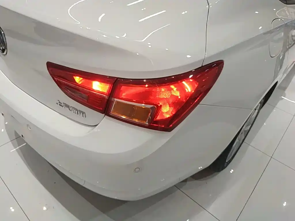 Buick Verano — миниатюра 8