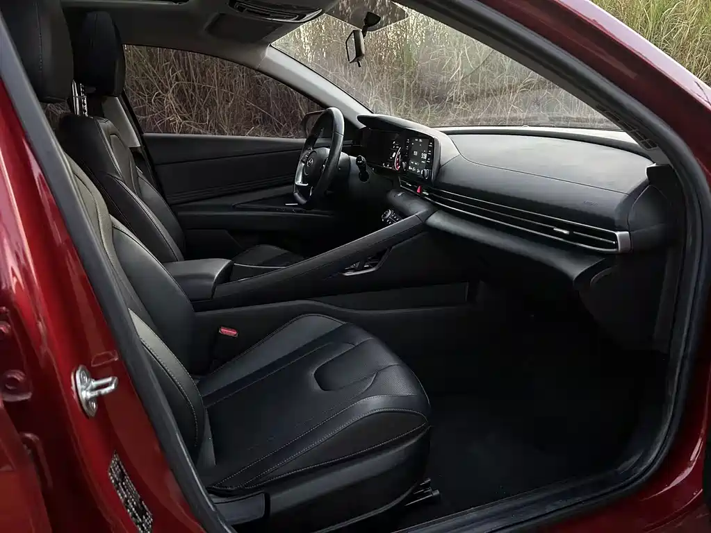 Hyundai Elantra — миниатюра 6