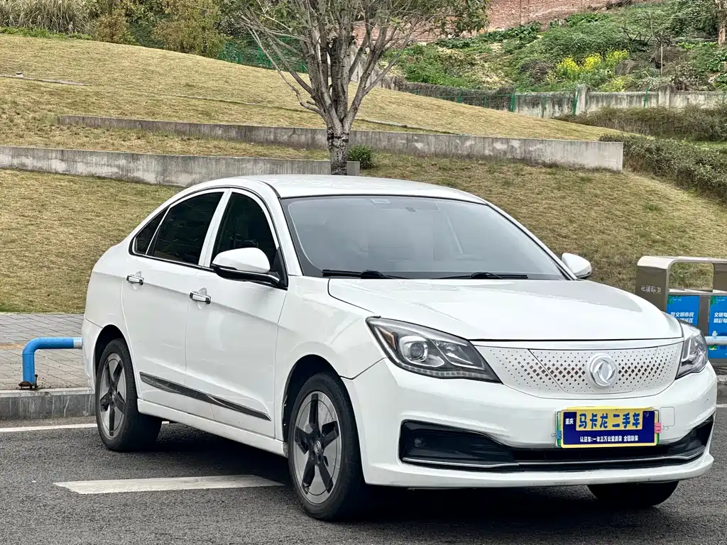 DONGFENG E70