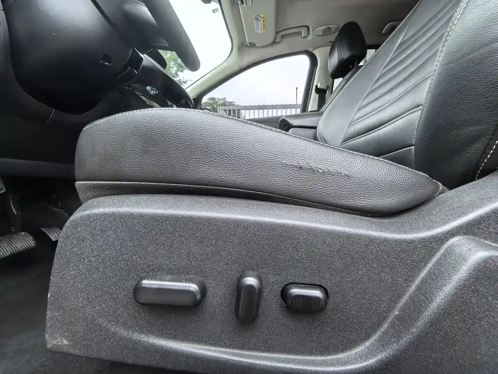 Ford Kuga — миниатюра 15