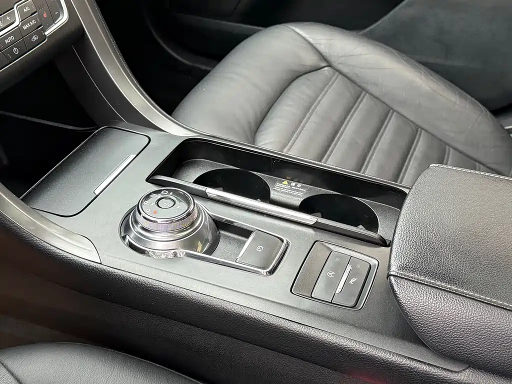 Ford Mondeo — миниатюра 8