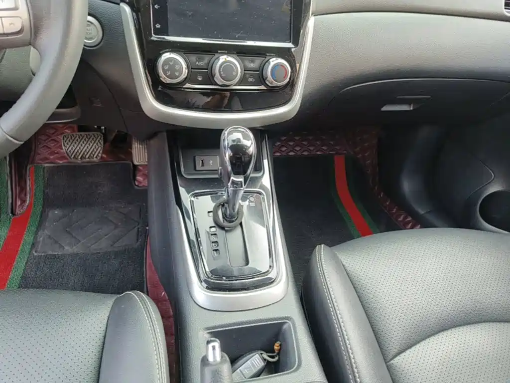 Nissan Tiida — миниатюра 14