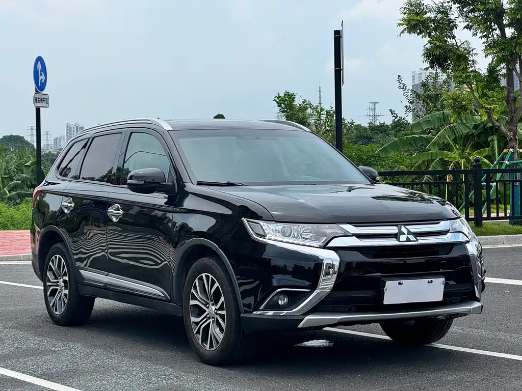 Mitsubishi Outlander — миниатюра 3