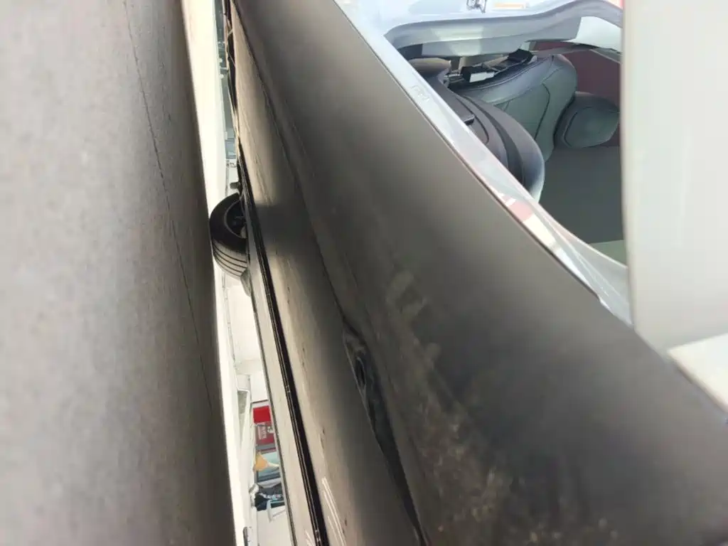 Tesla Model Y — миниатюра 21