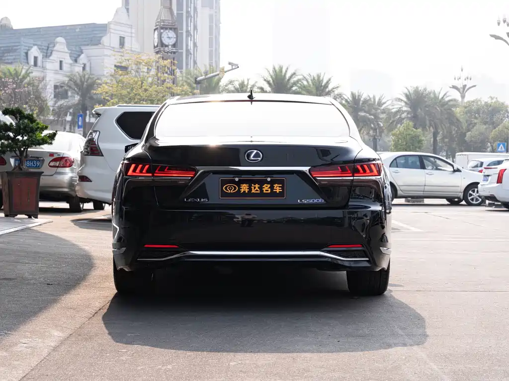Lexus LS — миниатюра 5