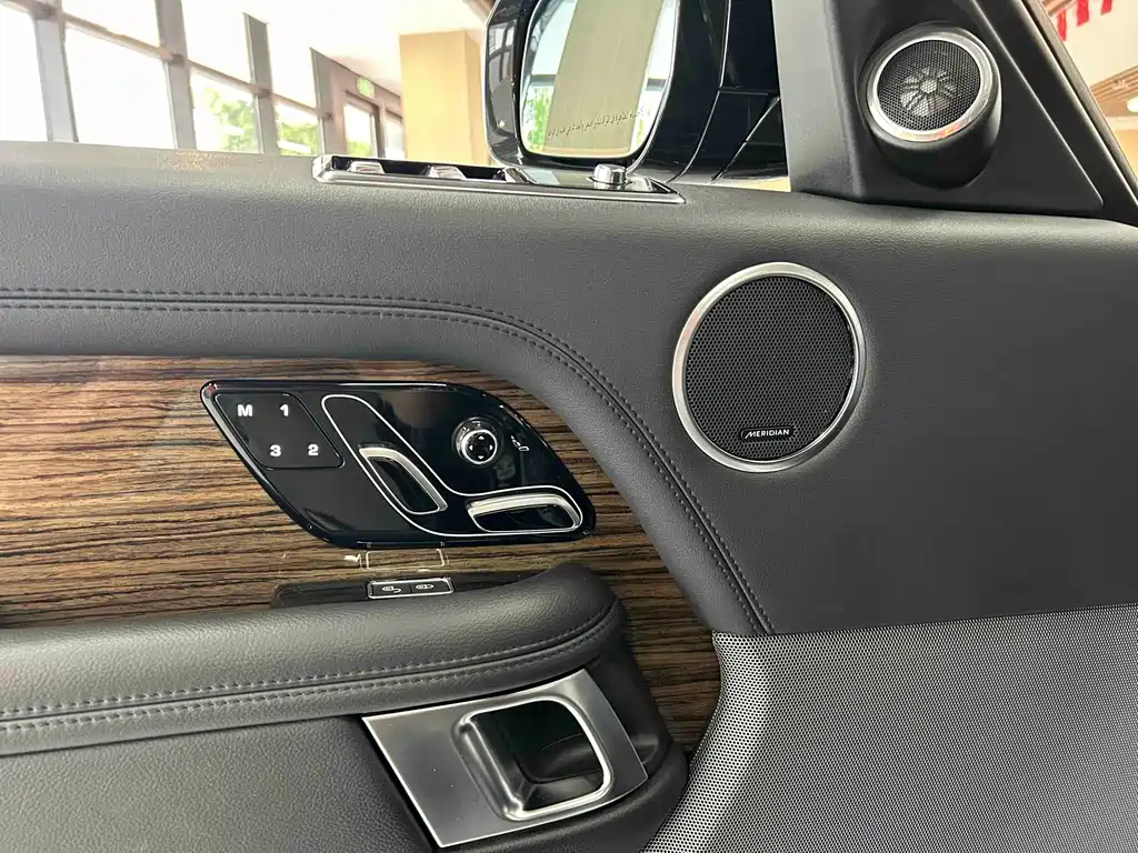Land Rover Range Rover — миниатюра 4