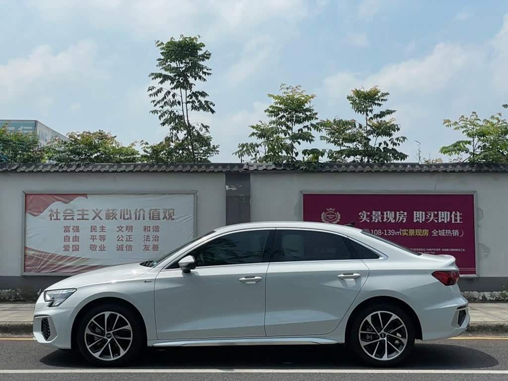 Audi A3 1.4 л 2023 г. Белый, пробег 31000 км