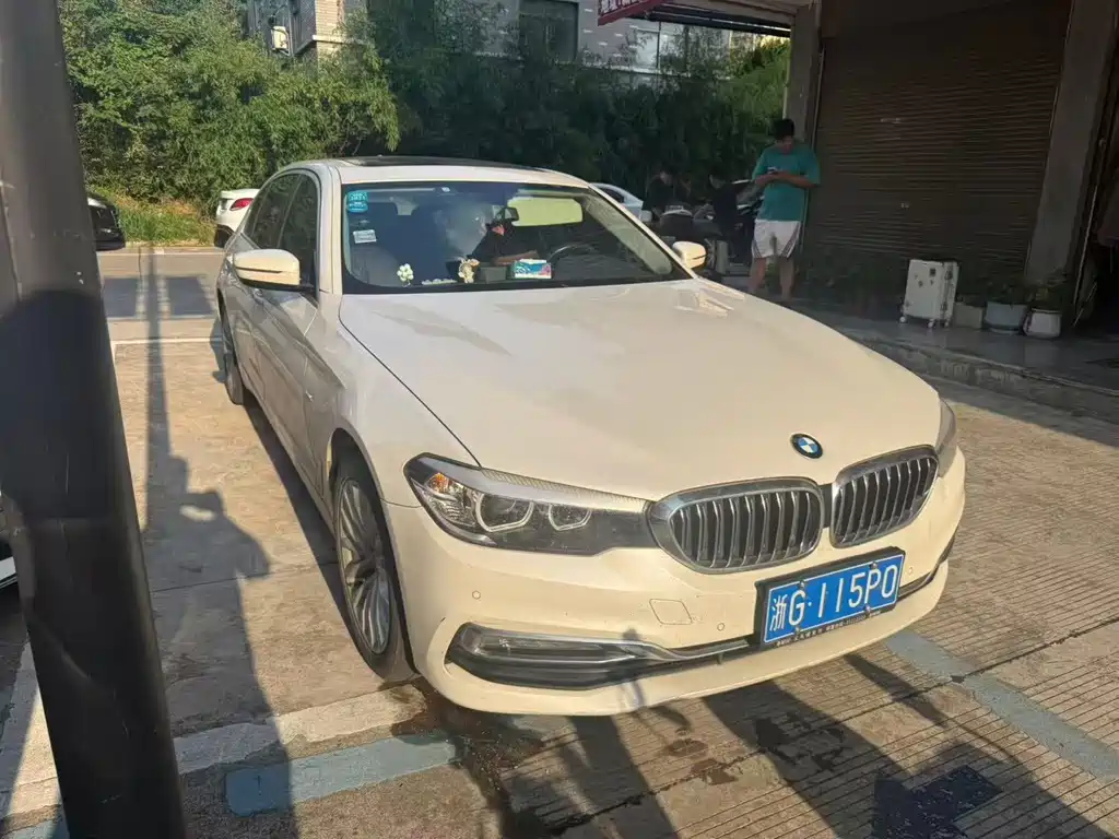 BMW 5 Series — миниатюра 3