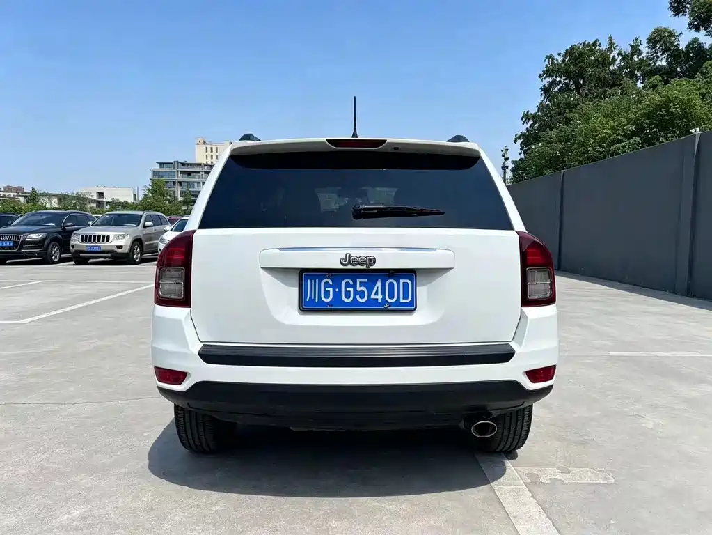 Jeep Compass (Import) — миниатюра 5