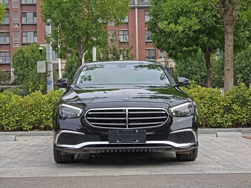Mercedes-Benz E-Class — миниатюра 2