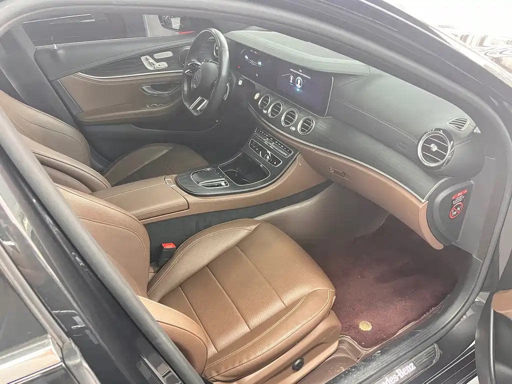 Mercedes-Benz E-Class — миниатюра 11