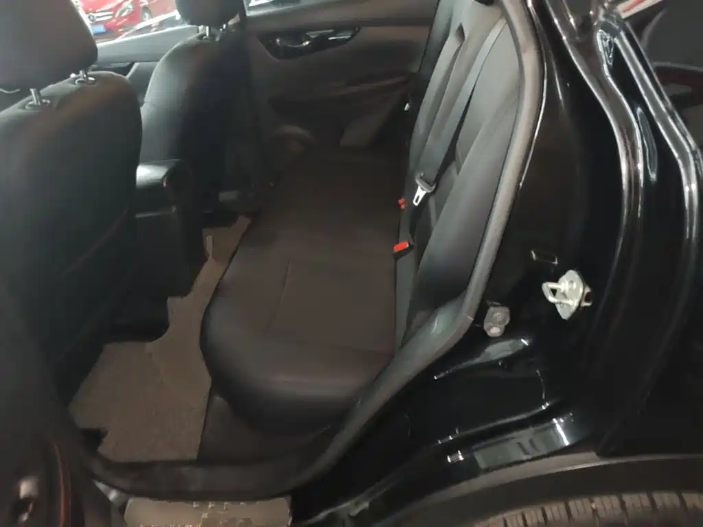 Nissan Qashqai — миниатюра 17