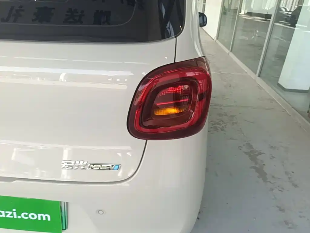 Wuling MINIEV — миниатюра 8