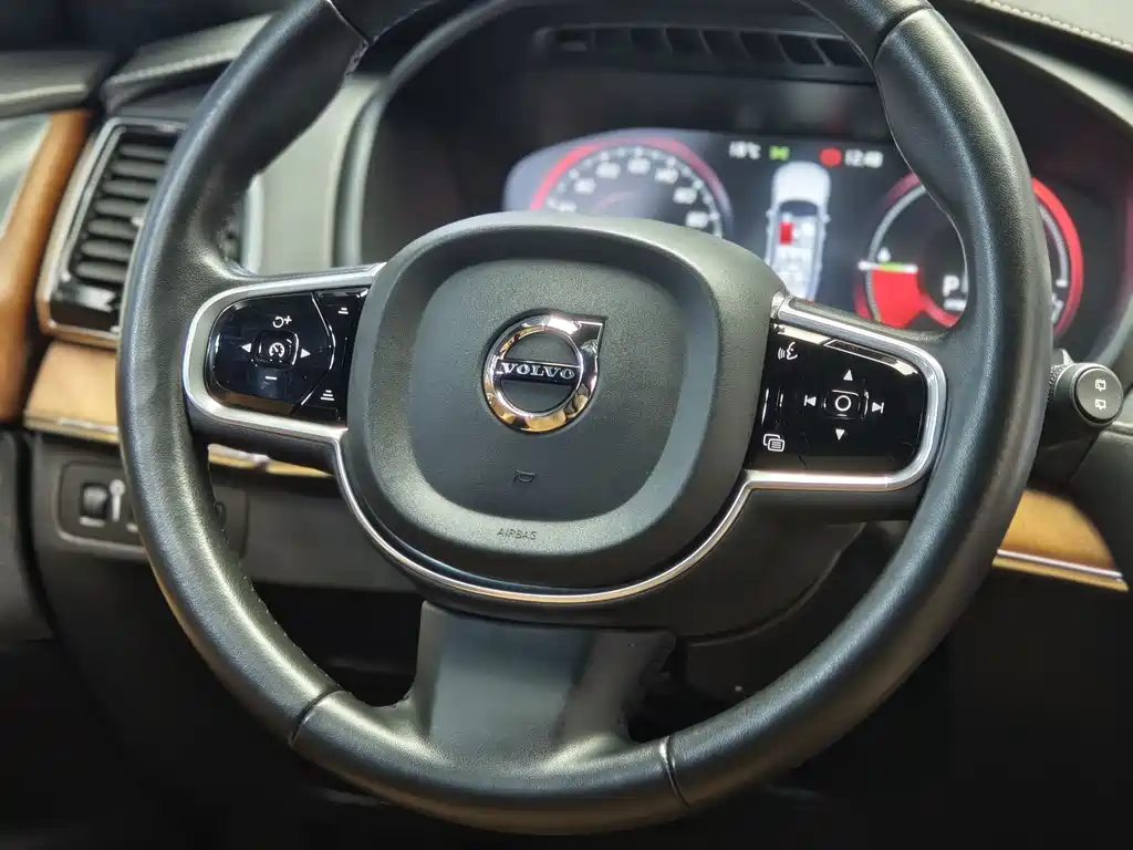 VOLVO XC90 PLUG IN HYBRID