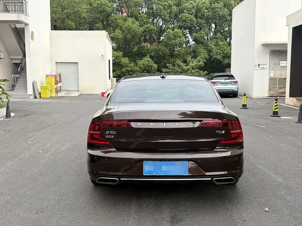 Volvo S90 — миниатюра 8
