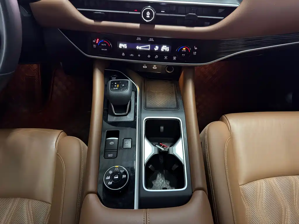 NISSAN EXPLORING THE LAND