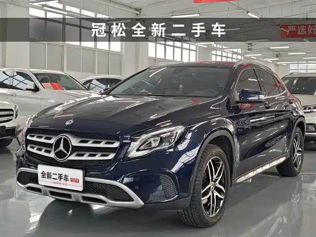 MERCEDES-BENZ GLA